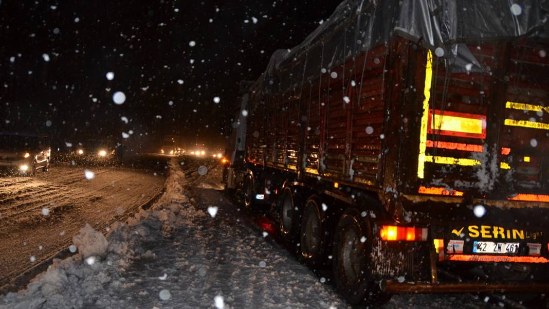 Alacabel'e lapa lapa yağdı: Kar 30 santimetreye ulaştı 4
